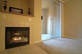 501 Gibson Dr in Roseville, CA - Building Photo - Building Photo
