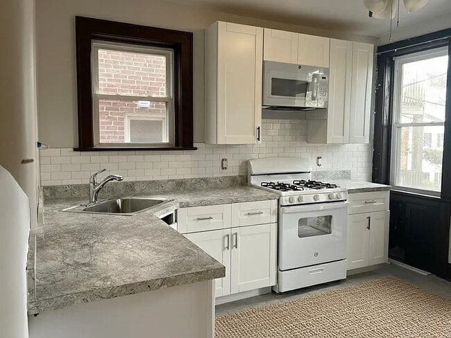 1040 Art Hill Pl, Unit 1038 1F