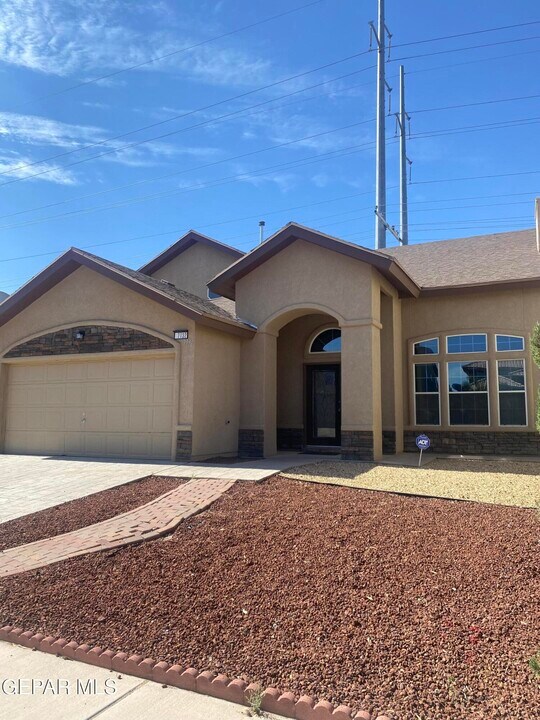 7732 Maple Landing Court in El Paso, TX - Building Photo