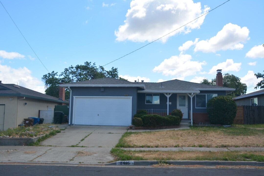 2405 Kennedy Way in Antioch, CA - Building Photo