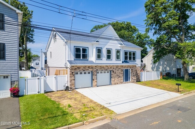 720 8th St in Union Beach, NJ - Building Photo - Building Photo