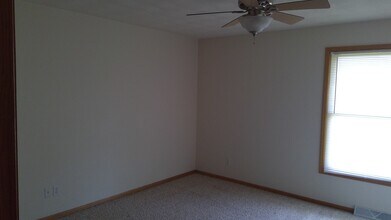 2615-2617 N Wuthering Hills Dr in Janesville, WI - Building Photo - Building Photo