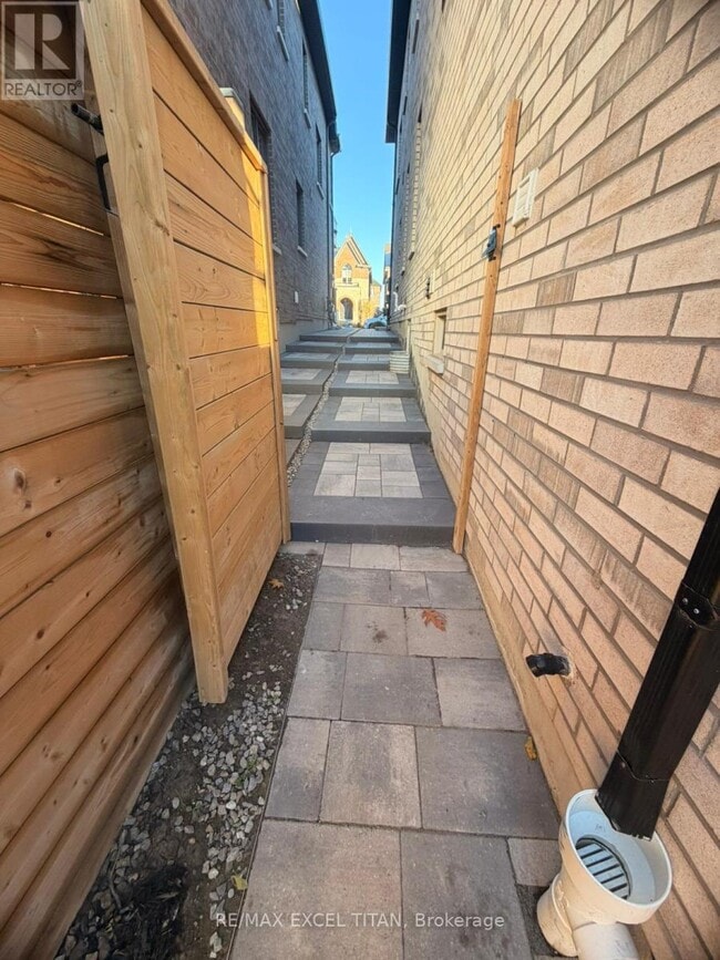 460 Mactier Dr in Vaughan, ON - Building Photo - Building Photo