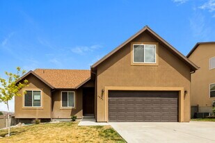 6824 Yakima Way in Eagle Mountain, UT - Building Photo