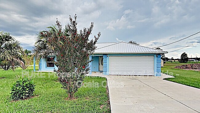 property at 2 Poplar Ct