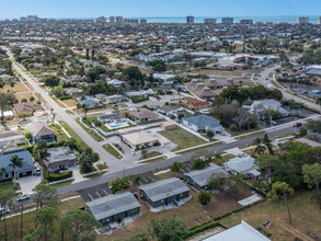 634-650 6th Ave in Marco Island, FL - Building Photo - Building Photo