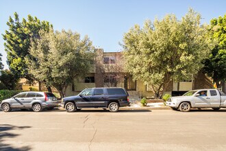 1605 Armacost Ave in Los Angeles, CA - Foto de edificio - Building Photo