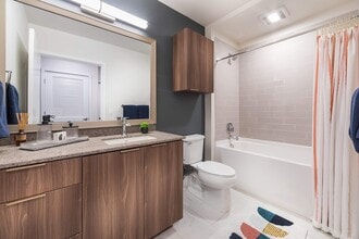 Skylar Grand in Portland, OR - Foto de edificio - Building Photo