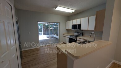 6267 Osprey Lake Cir in Riverview, FL - Building Photo - Building Photo