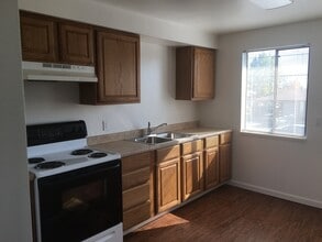 75-73 NW Jorgen St in Winston, OR - Building Photo - Building Photo