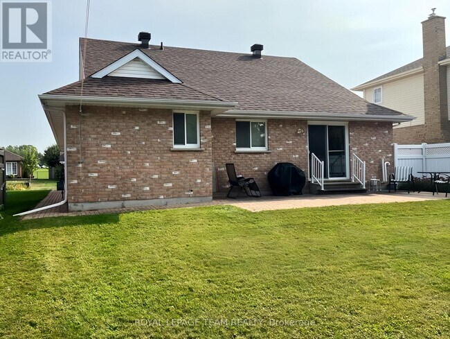 2144 Concorde Ave in Cornwall, ON - Building Photo - Building Photo