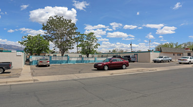 720-728 Truman St NE in Albuquerque, NM - Foto de edificio - Building Photo