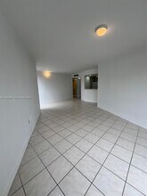 7035 NW 186th St in Hialeah, FL - Building Photo - Building Photo