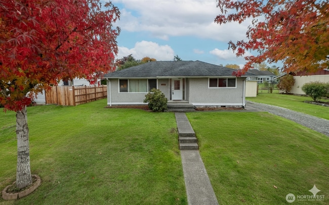 426 10th St in Blaine, WA - Foto de edificio - Building Photo