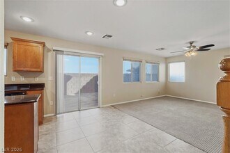 8160 Royal Arches St in Las Vegas, NV - Building Photo - Building Photo