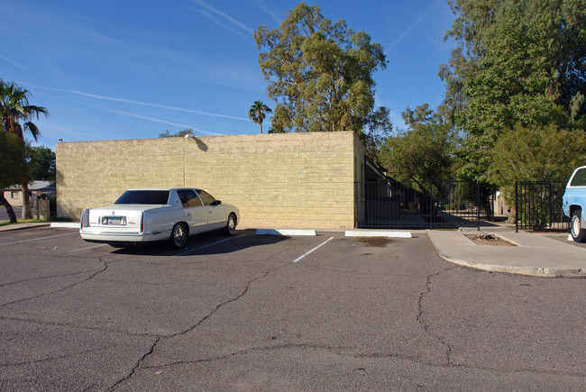 5800 W Claremont St in Glendale, AZ - Building Photo - Building Photo