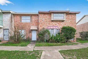 7031 Chasewood Dr in Missouri City, TX - Building Photo