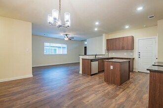 601 Blackland Dr in Venus, TX - Building Photo - Building Photo