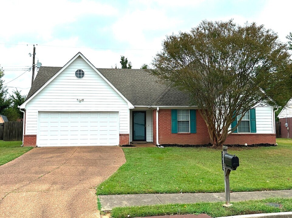 7652 Baysweet Dr in Memphis, TN - Foto de edificio
