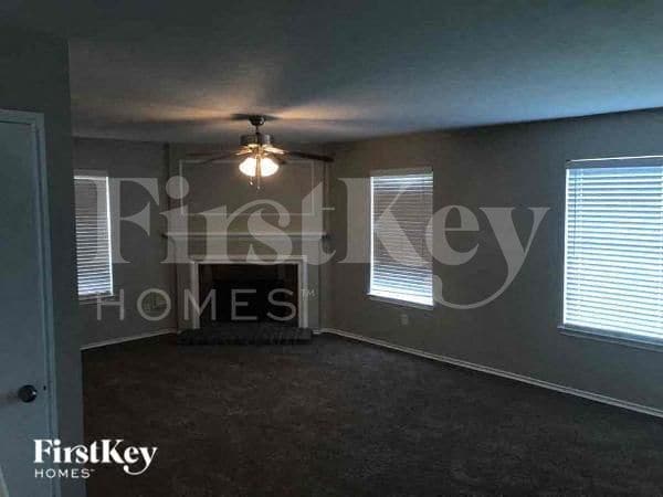 2002 Woodland Hills Dr in Missouri City, TX - Building Photo - Building Photo