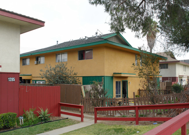 1275 W Ninth St in Corona, CA - Building Photo - Building Photo