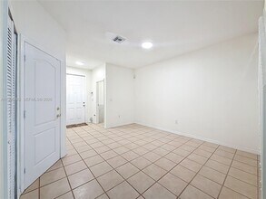 4330 NW 114th Pl in Doral, FL - Building Photo - Building Photo