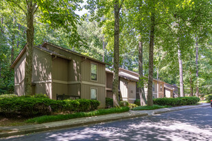 The Forest at Huntcliff Apartments