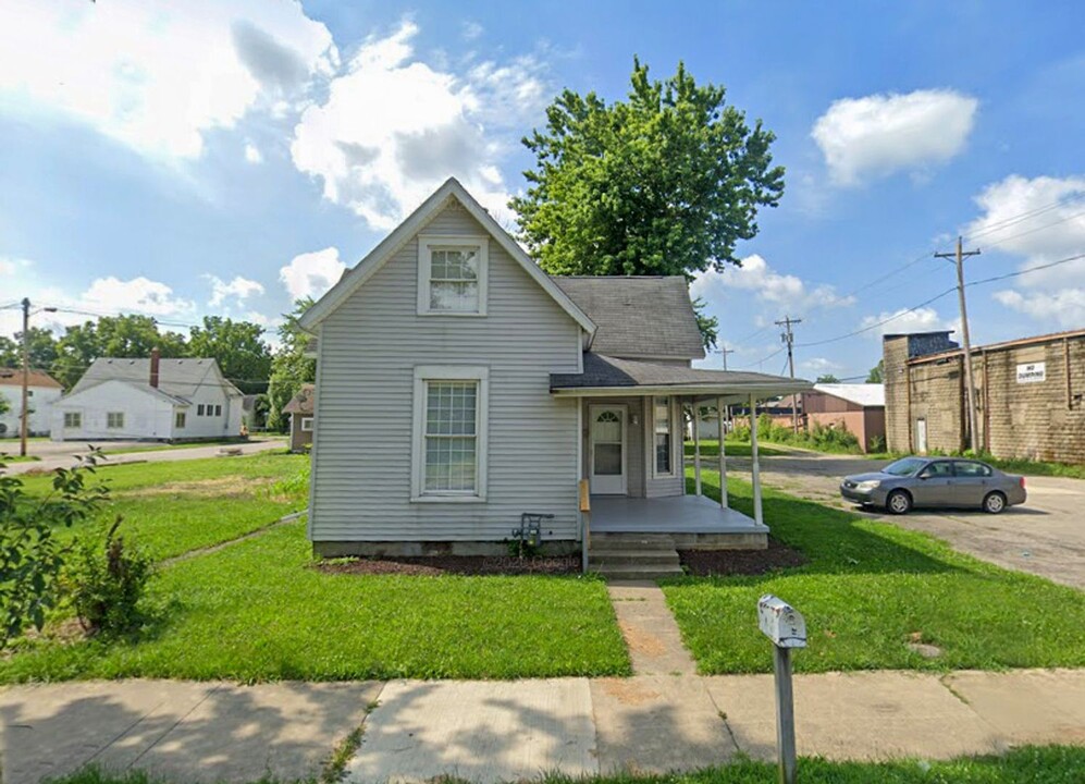 119 E 8th St in Muncie, IN - Building Photo