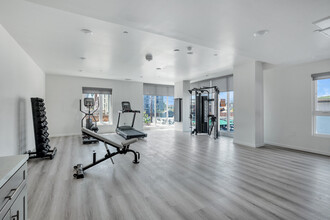 983 Dewey Ave in Los Angeles, CA - Foto de edificio - Building Photo