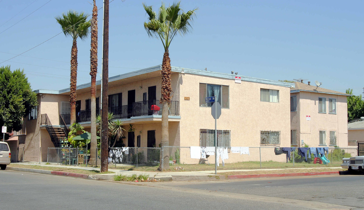 1303-1307 W Cruces St in Wilmington, CA - Building Photo