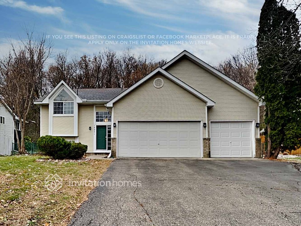 18931 Embers Ave in Farmington, MN - Foto de edificio