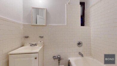 1075 1st Ave in New York, NY - Building Photo - Building Photo