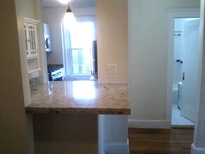 1999 Commonwealth Ave, Unit 4 in Boston, MA - Foto de edificio - Building Photo