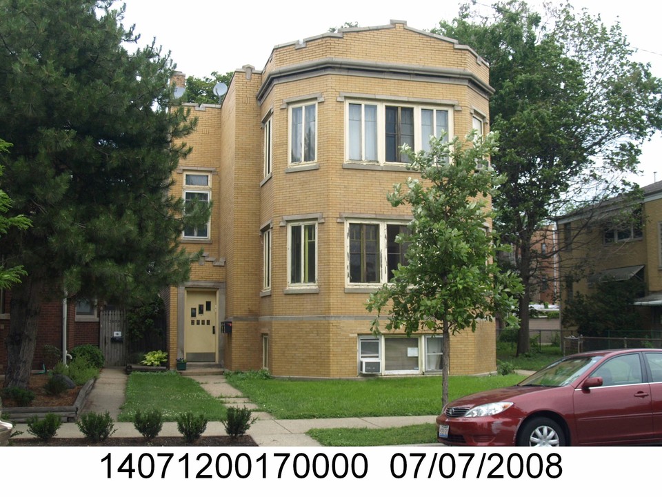 2046 W Foster Ave in Chicago, IL - Building Photo