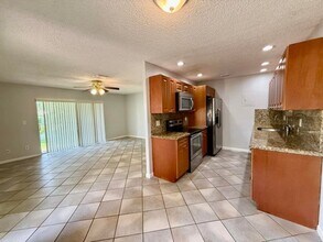 3741 NW 84th Ave in Sunrise, FL - Building Photo - Building Photo