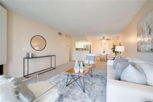 12830 Burbank Blvd in Los Angeles, CA - Building Photo - Building Photo