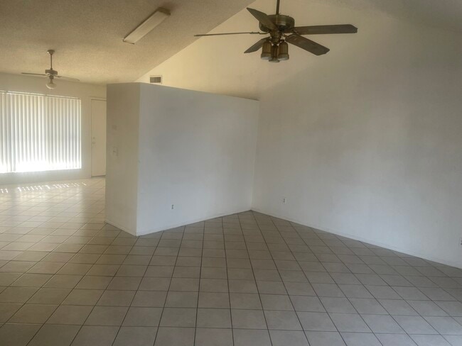 5238 N 74th Dr in Glendale, AZ - Building Photo - Building Photo