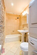 120 Christopher St, Unit 13 in New York, NY - Foto de edificio - Building Photo