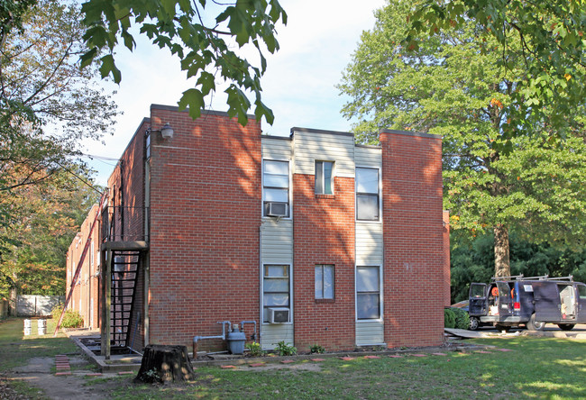 Sherwood Apartments in Richmond, VA - Building Photo - Building Photo