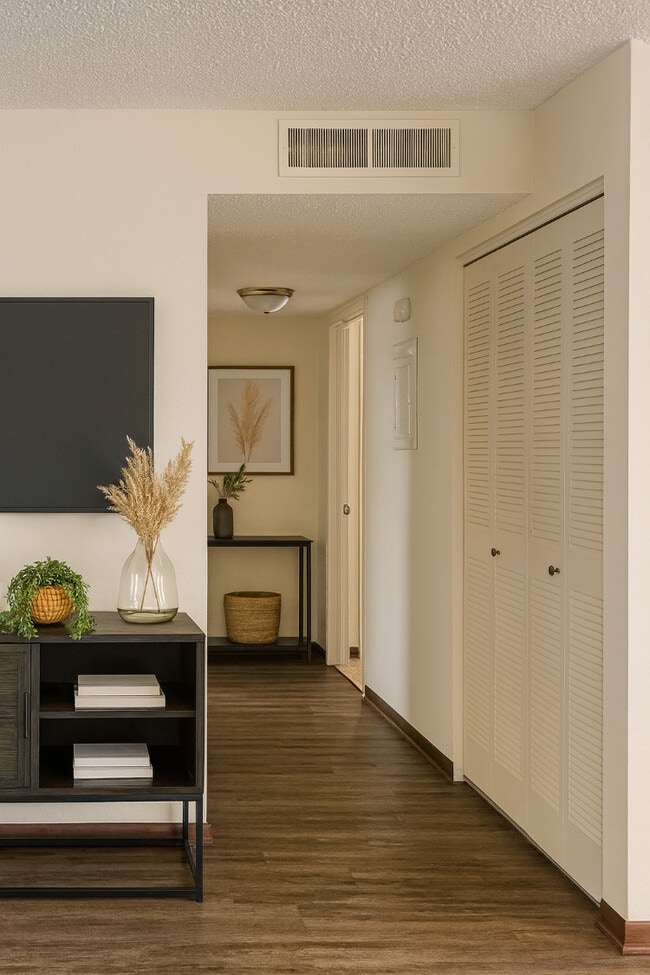 The Dunes Apartments in Jacksonville, FL - Building Photo - Building Photo