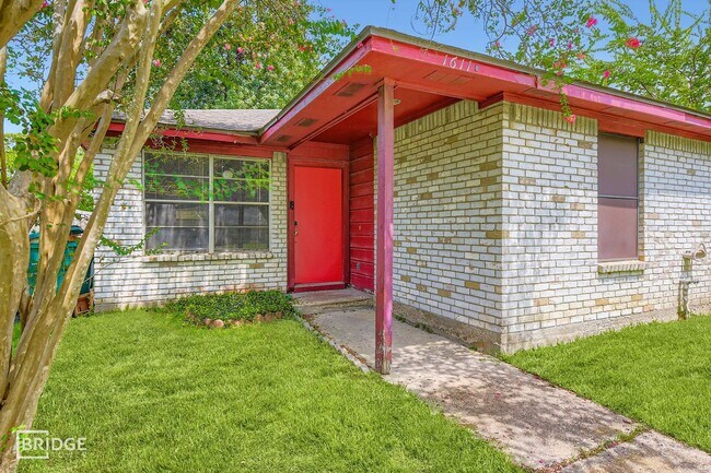 1611 Hazelwood St in Conroe, TX - Foto de edificio - Building Photo