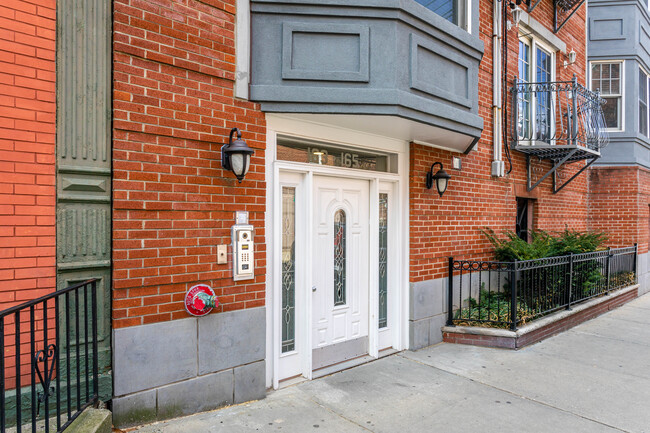 163 Newark St in Hoboken, NJ - Building Photo - Building Photo