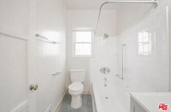 400 S Kenmore Ave in Los Angeles, CA - Building Photo - Building Photo