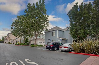 Compass Place North in Sunnyvale, CA - Foto de edificio - Building Photo