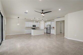 19828 Beverly Park Rd in Estero, FL - Building Photo - Building Photo