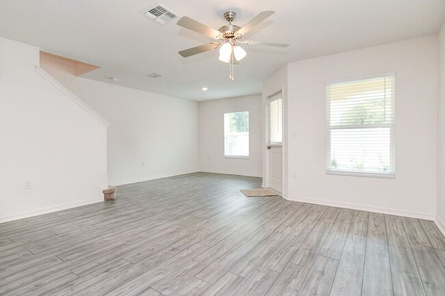 1569 Wynford Cir in Tavares, FL - Building Photo - Building Photo