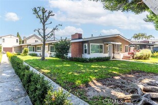 1700 Clay St in Newport Beach, CA - Building Photo