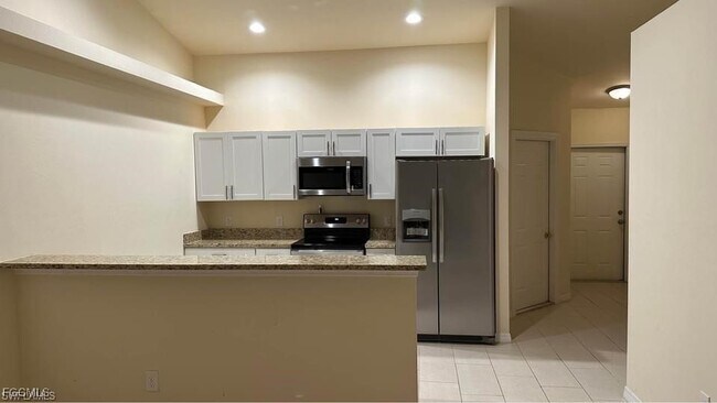 1035 Andalusia Blvd in Cape Coral, FL - Foto de edificio - Building Photo