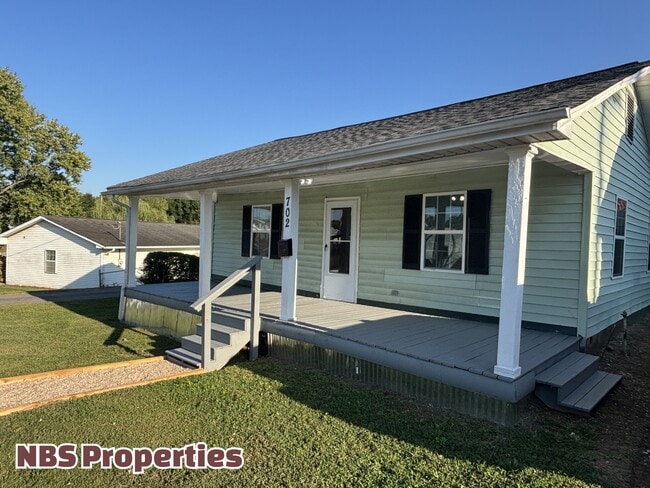 702 Bon St in Lenoir City, TN - Building Photo - Building Photo
