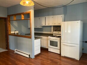 501 S Jefferson Way, Unit 1 in Indianola, IA - Foto de edificio - Building Photo